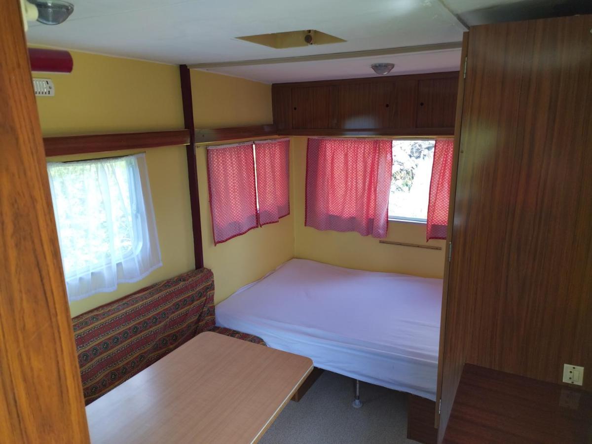 Camping La Foret Du Morvan Vintage Caravan Larochemillay Εξωτερικό φωτογραφία